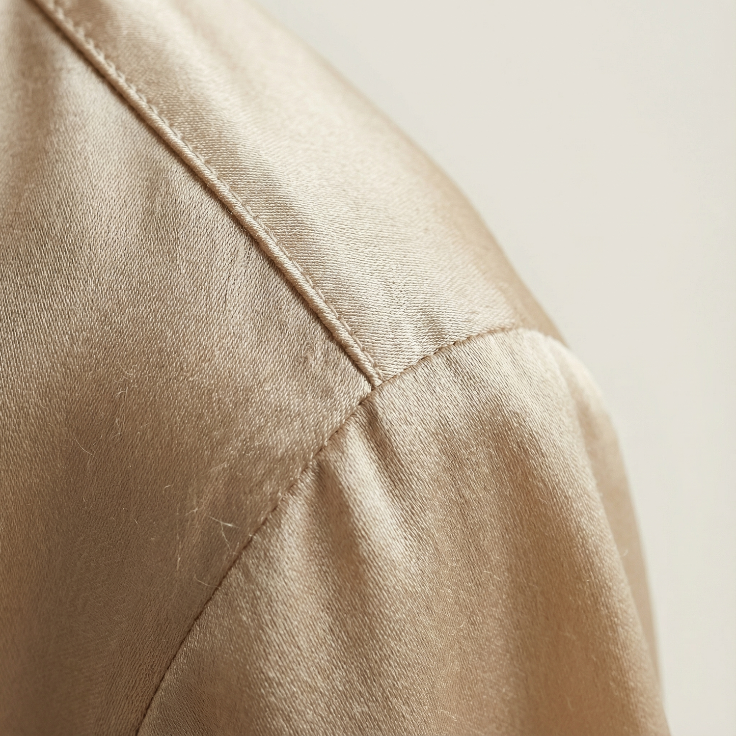 Vellaro blusa satinada elegante